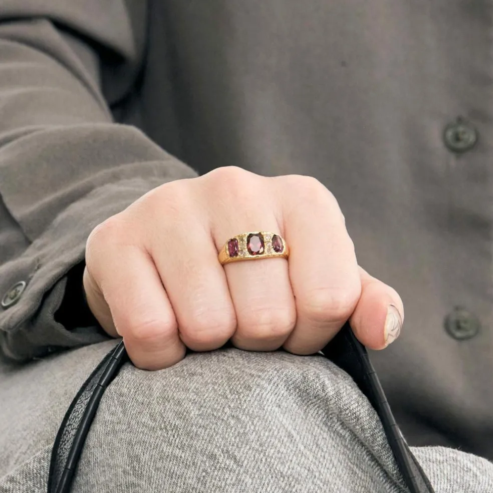 Bague or jaune, rubis et diamants