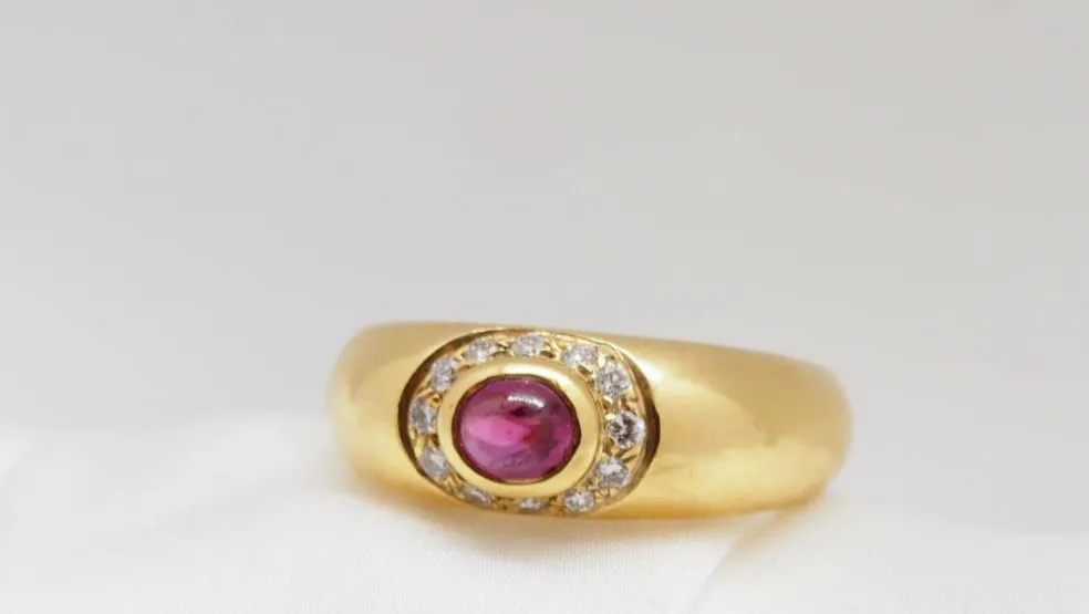 Bague or jaune, rubis et diamants