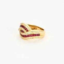 Bague or jaune, rubis et diamants