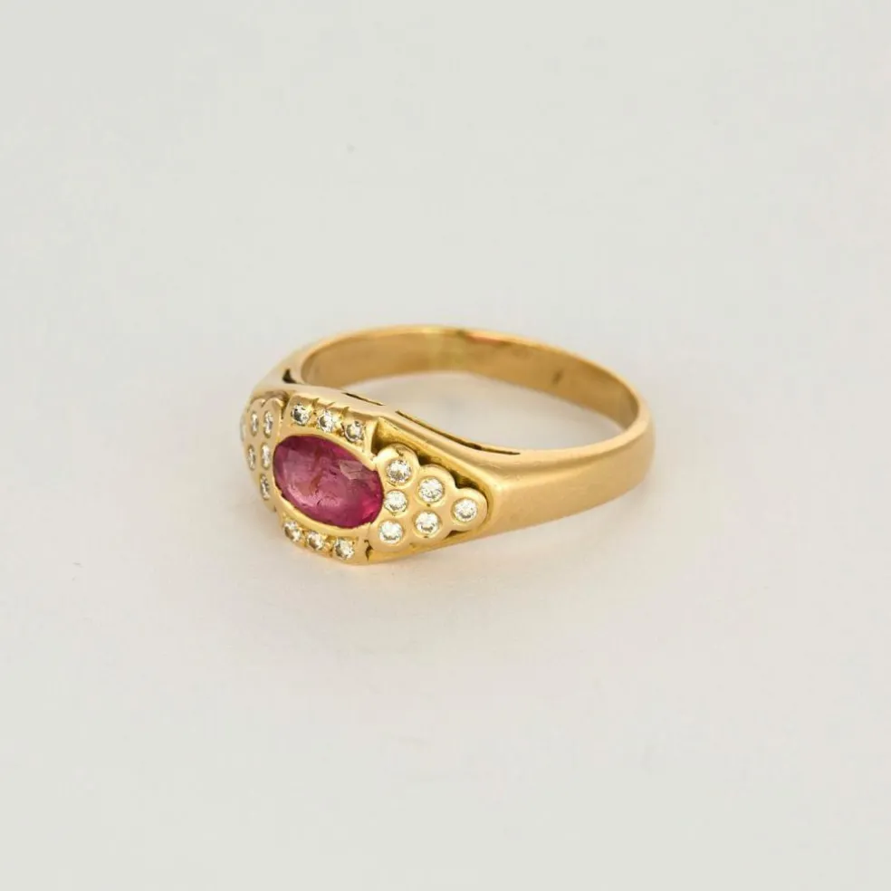 Bague or jaune, rubis et diamants