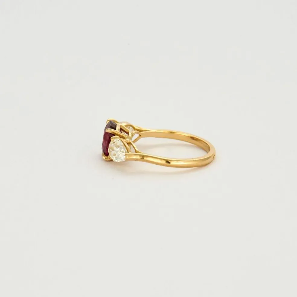 Bague or jaune rubis et diamants