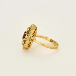 Bague or jaune, rubis et diamants