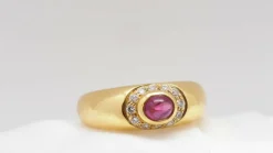 Bague or jaune, rubis et diamants