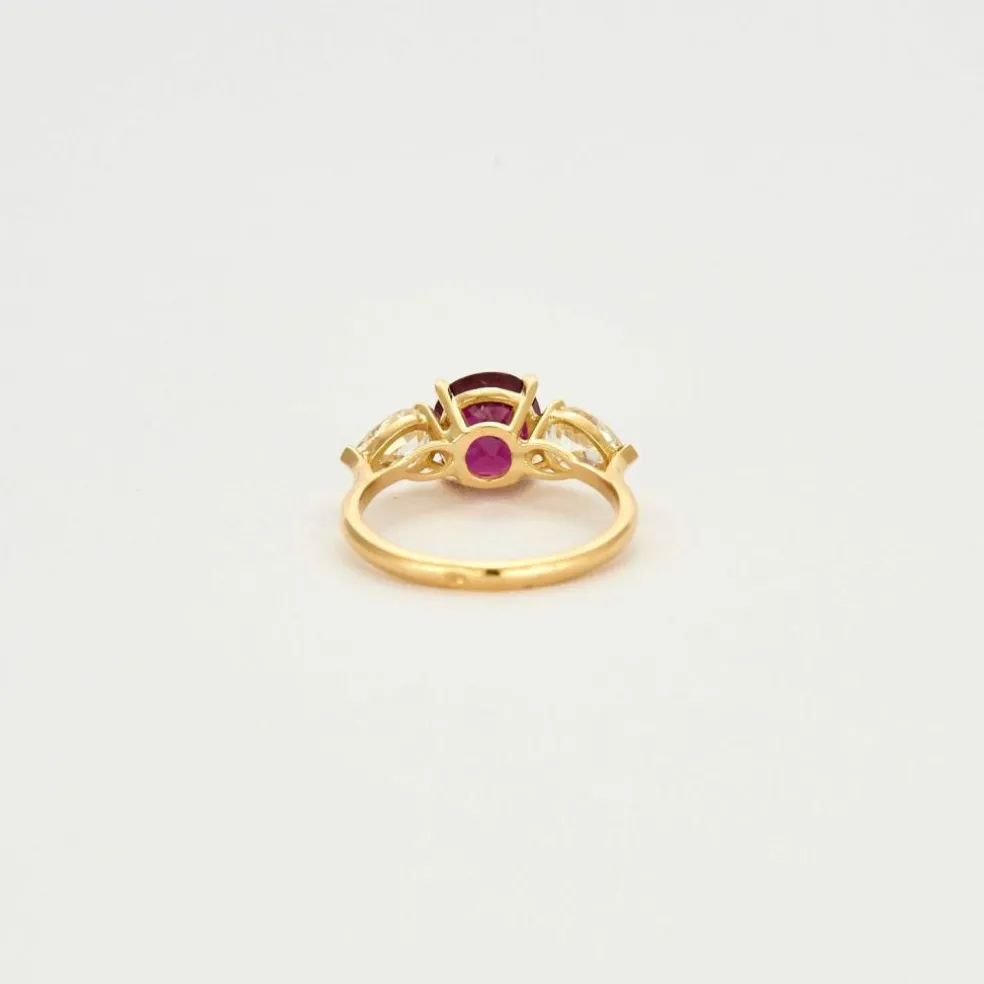 Bague or jaune rubis et diamants