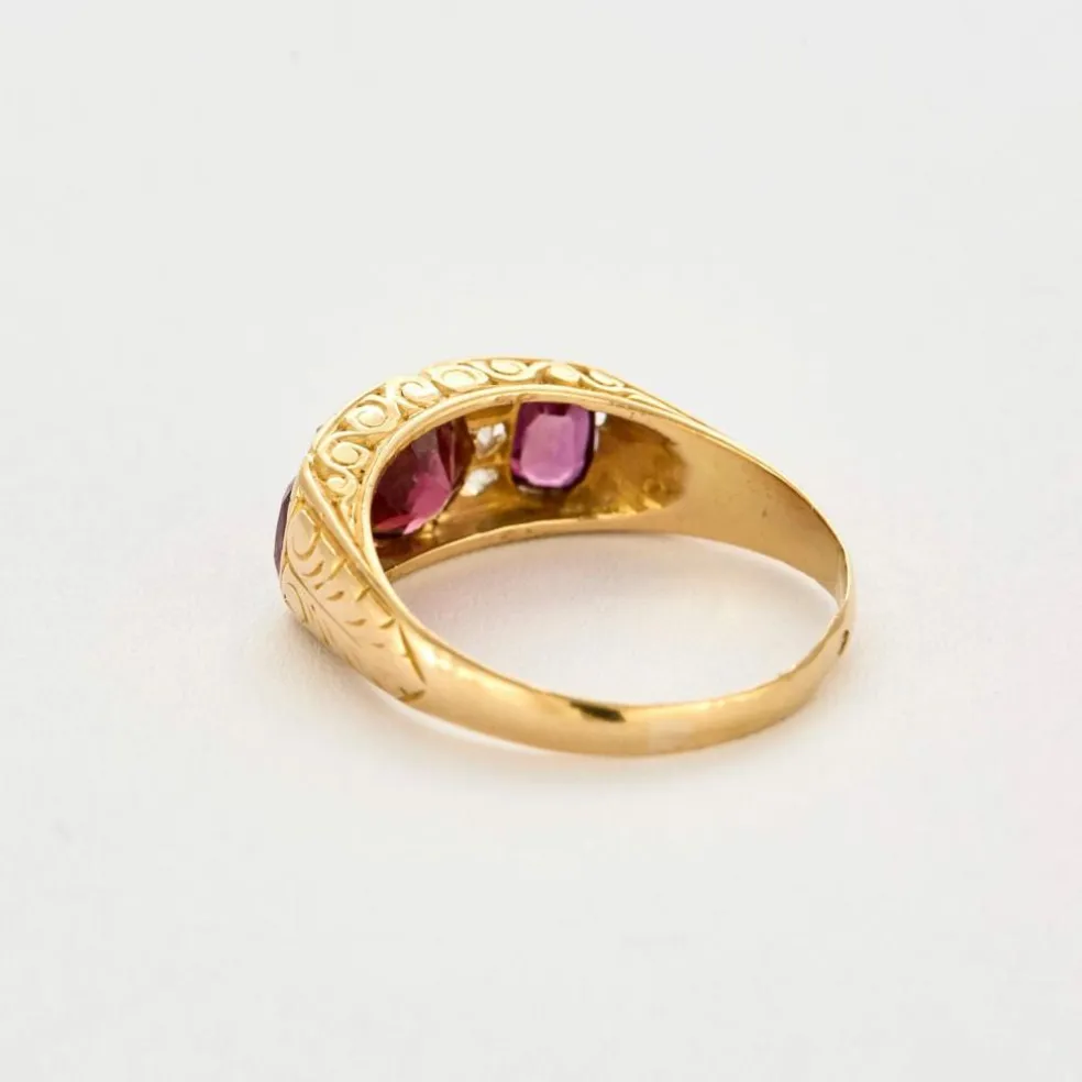 Bague or jaune, rubis et diamants