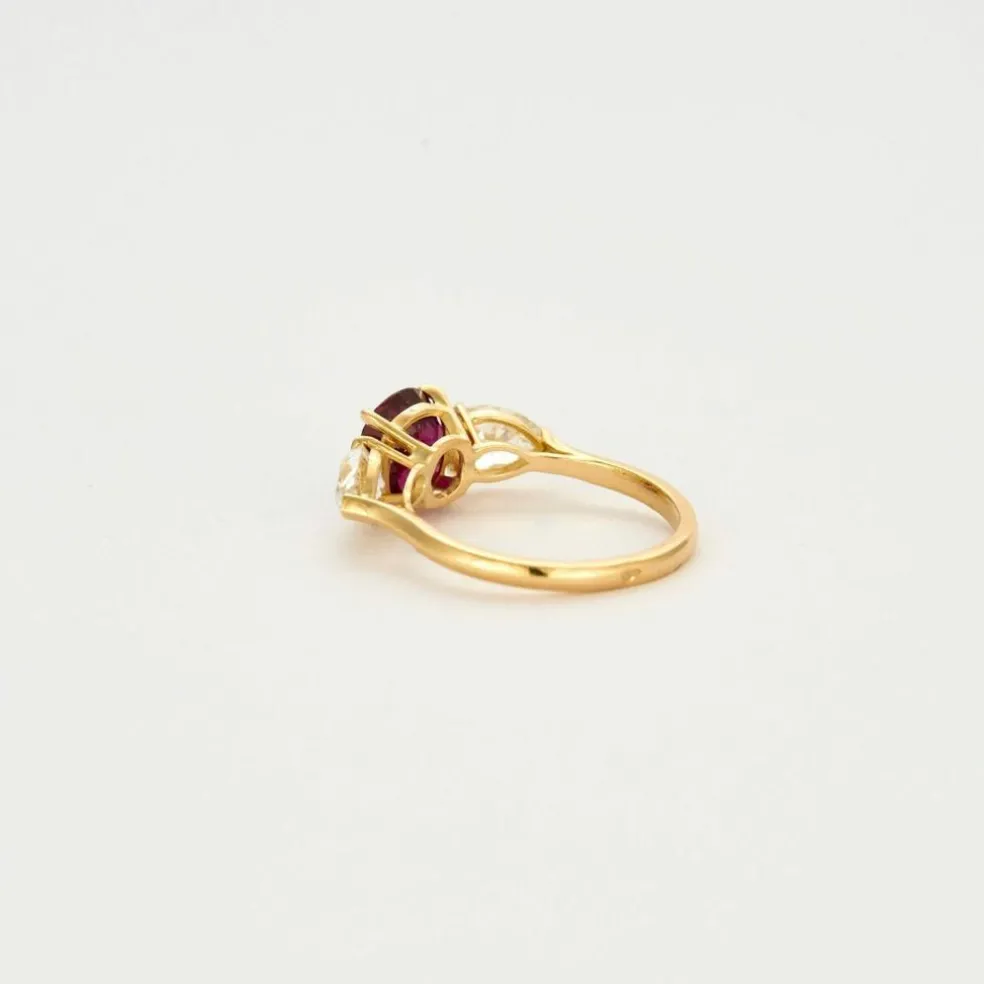 Bague or jaune rubis et diamants