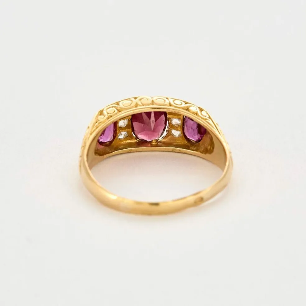 Bague or jaune, rubis et diamants