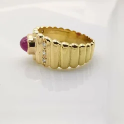 Bague or jaune rubis et diamants