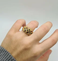 Bague or jaune rubis émeraudes