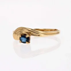 Bague or jaune saphir
