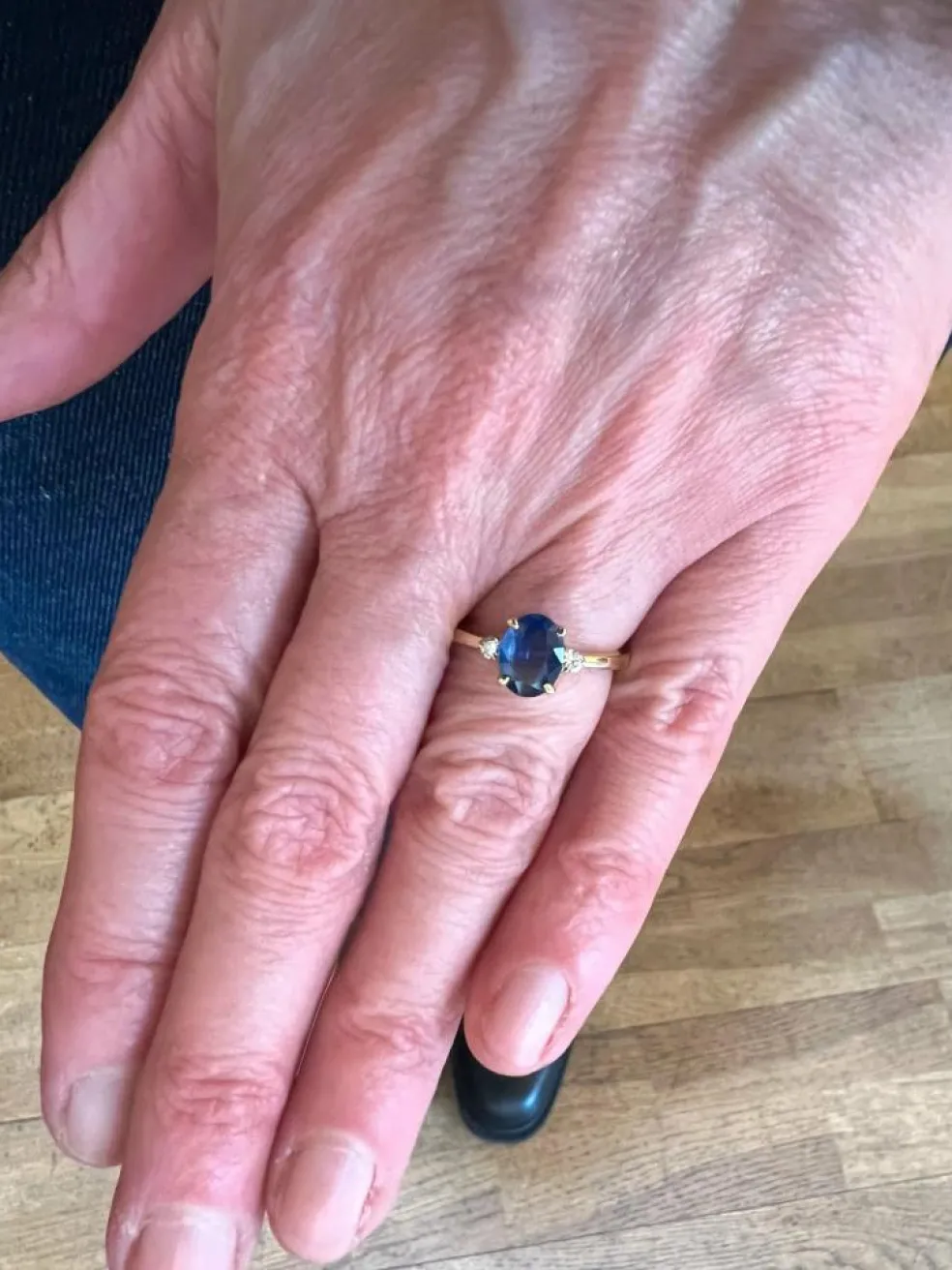 Bague or jaune, saphir 1.20 carat, diamants