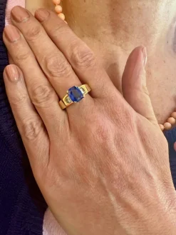 Bague or jaune, saphir 2.66 carats, diamants