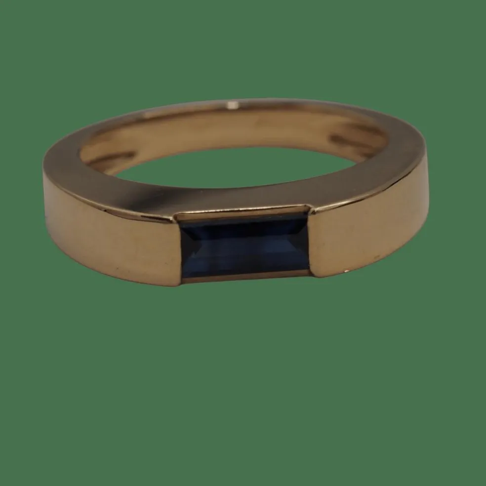 Bague or jaune, saphir baguette