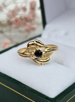Bague or jaune, saphir, diamants