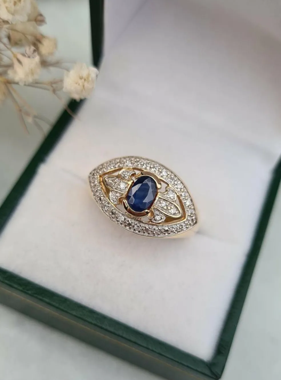 Bague or jaune saphir diamants