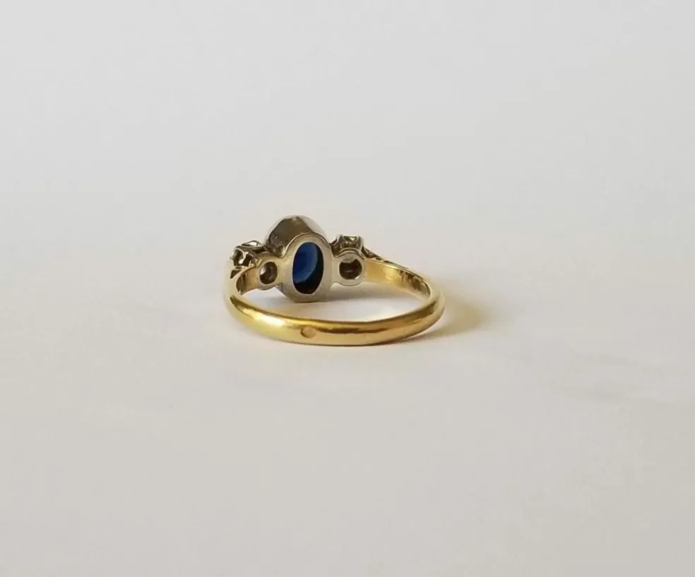 Bague or jaune saphir diamants