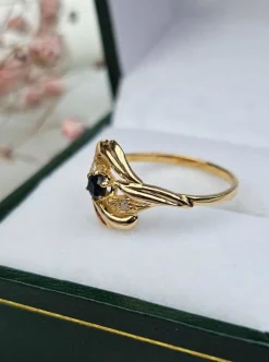 Bague or jaune, saphir, diamants