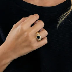 Bague or jaune, saphir, diamants