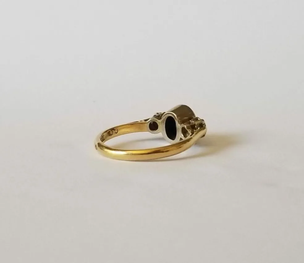 Bague or jaune saphir diamants