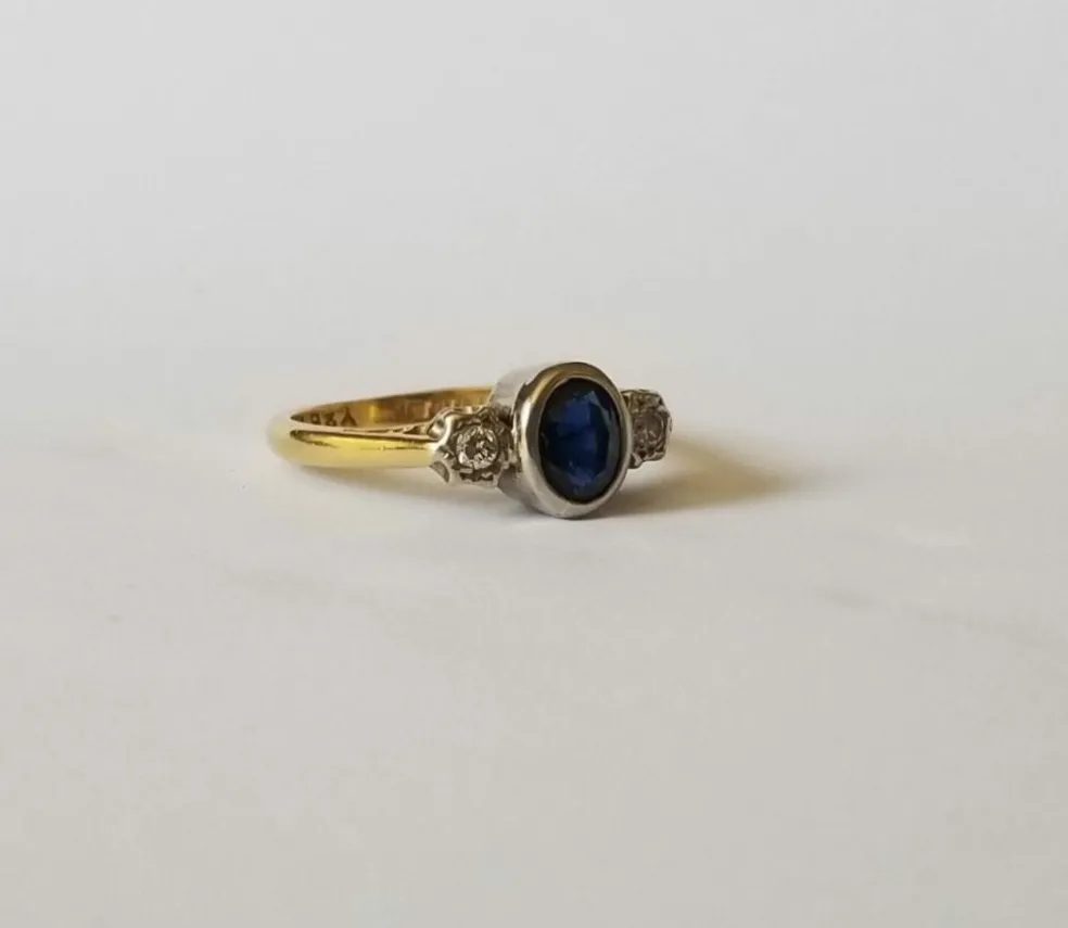 Bague or jaune saphir diamants