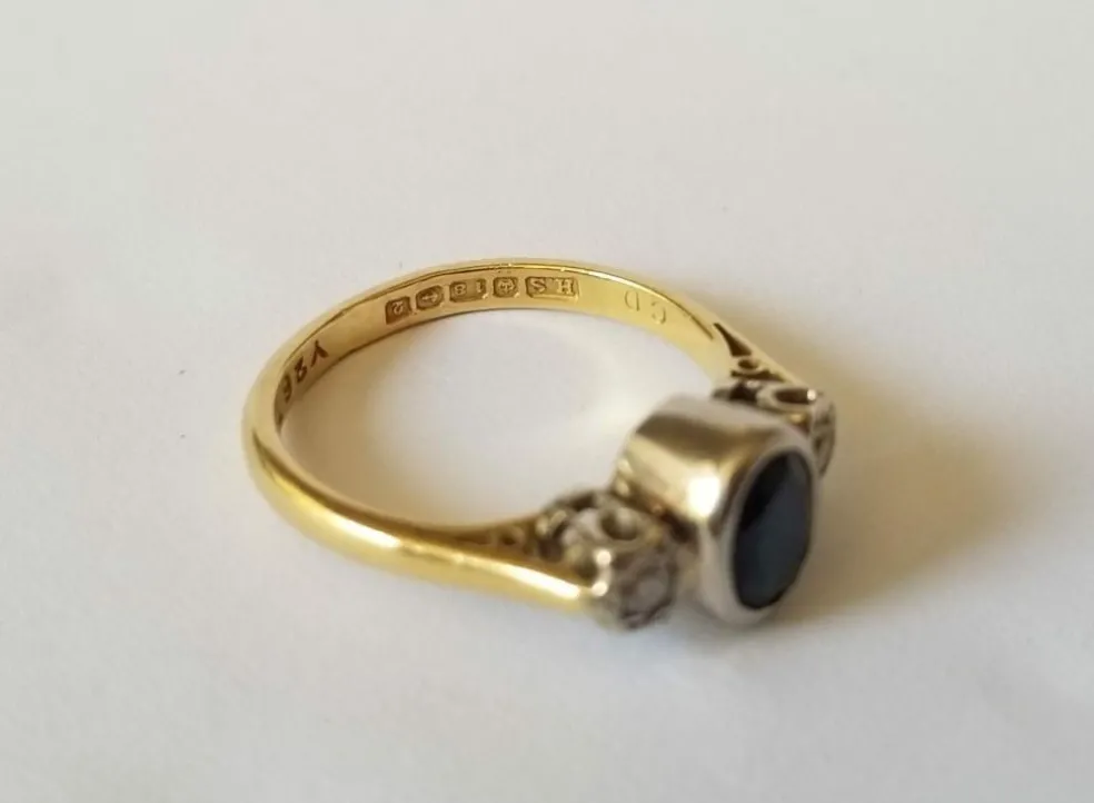 Bague or jaune saphir diamants