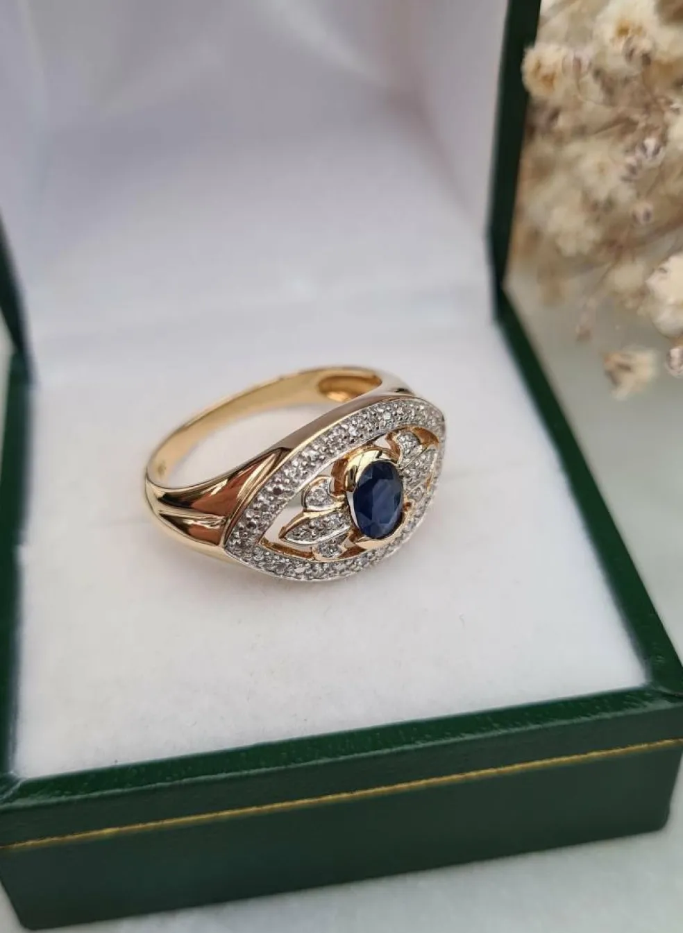 Bague or jaune saphir diamants