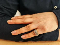 Bague or jaune, saphir et diamant