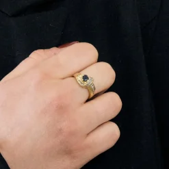 Bague or jaune, saphir et diamants