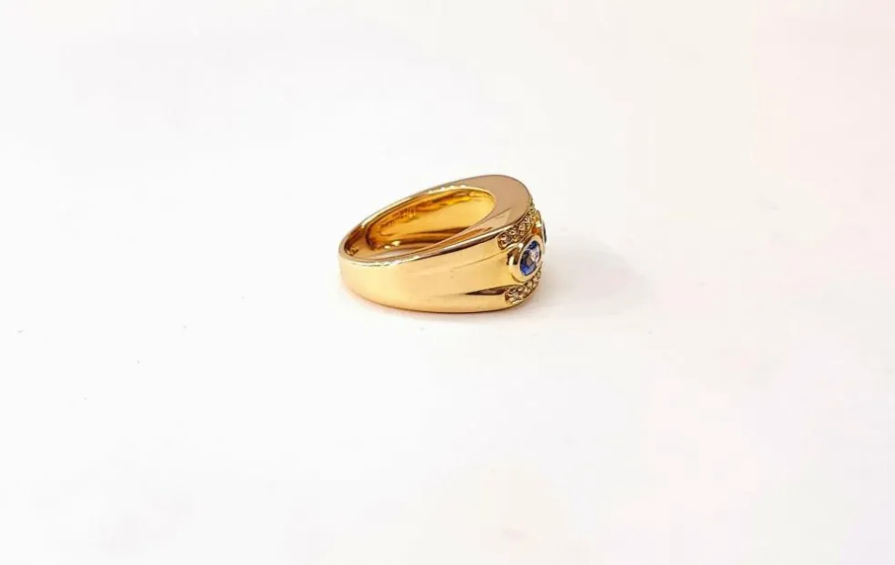 Bague or jaune, saphir et diamant