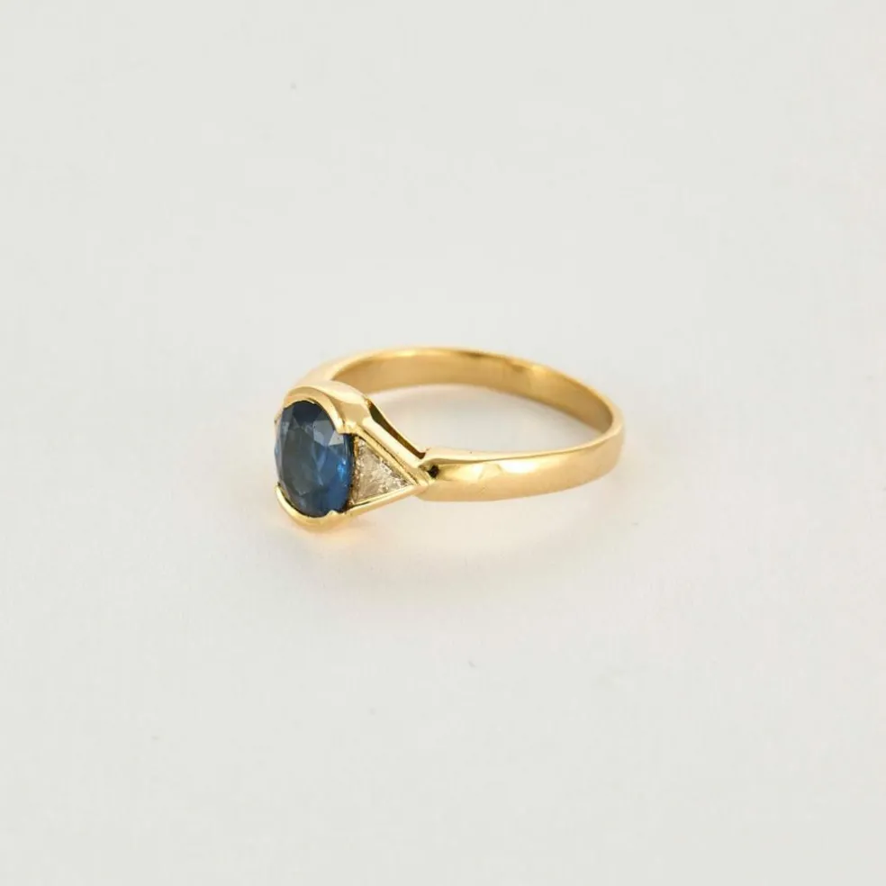 Bague or jaune, saphir et diamants