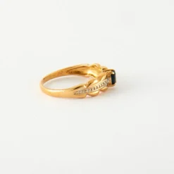 Bague Or jaune Saphir et éclats de diamants