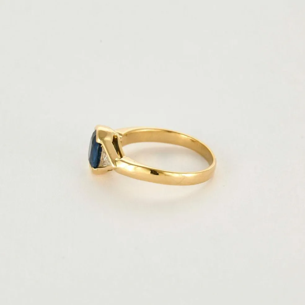 Bague or jaune, saphir et diamants