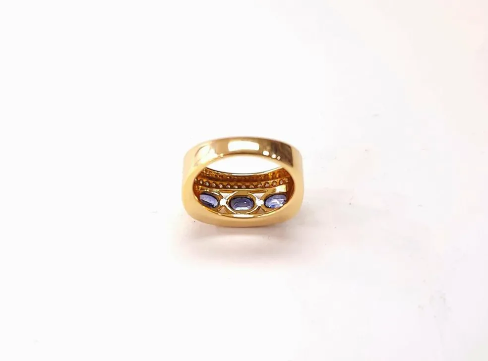 Bague or jaune, saphir et diamant