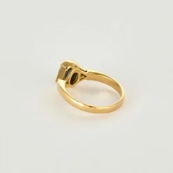 Bague or jaune, saphir et diamants