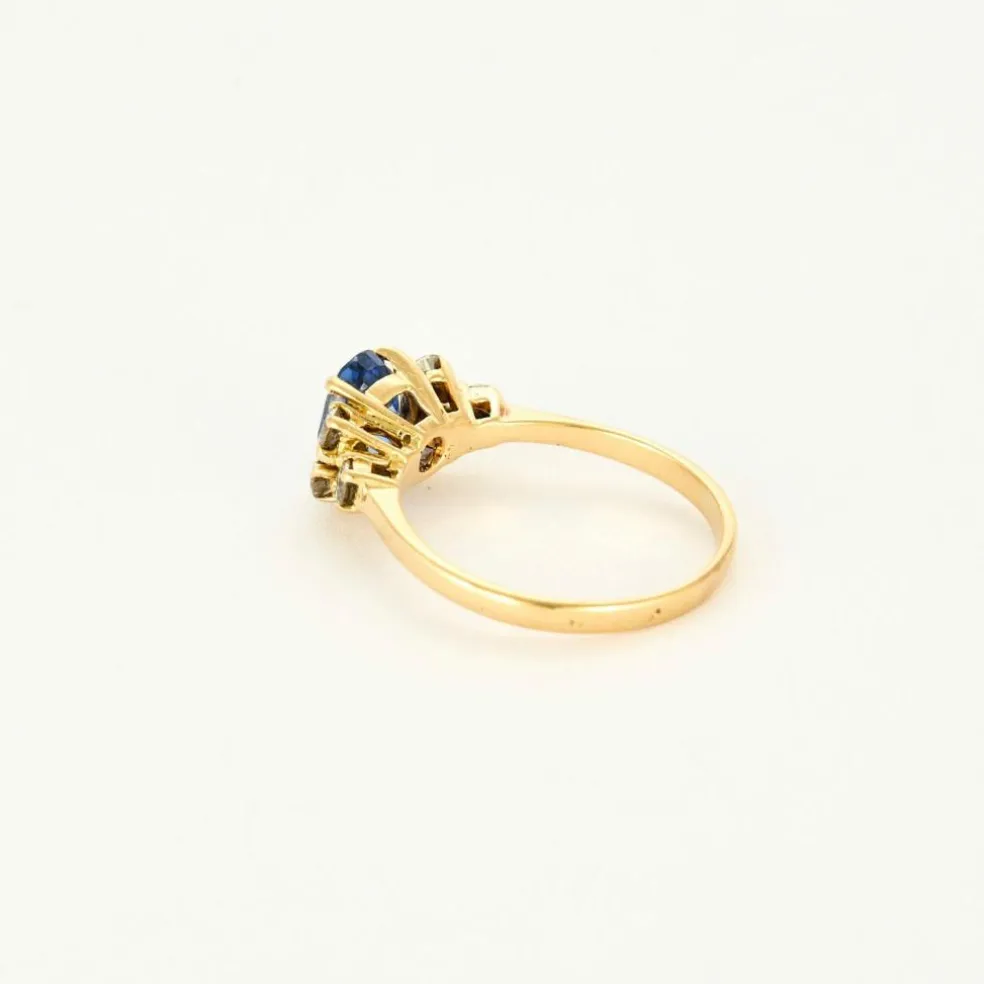Bague or jaune, saphir et diamants