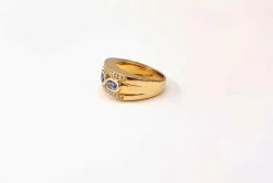 Bague or jaune, saphir et diamant