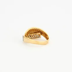 Bague or jaune, saphir et diamants