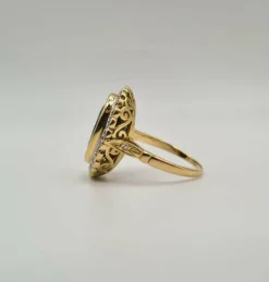 Bague or jaune saphir foncé et diamants anciens