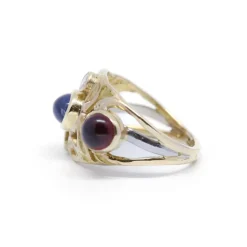Bague or jaune saphir grenats diamants