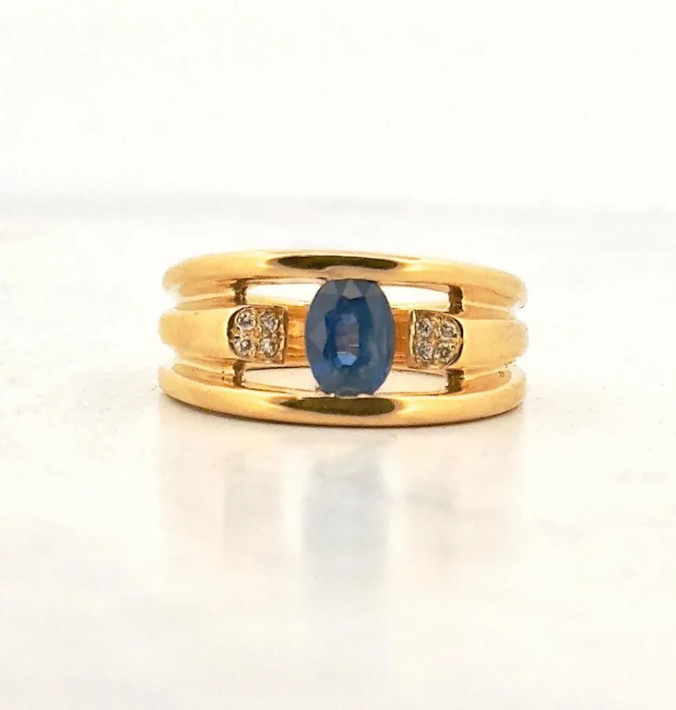 Bague or jaune saphir ovale et diamants
