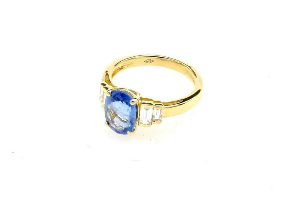 Bague Or jaune Saphir ovale Diamants