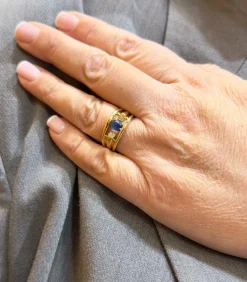 Bague or jaune saphir ovale et diamants