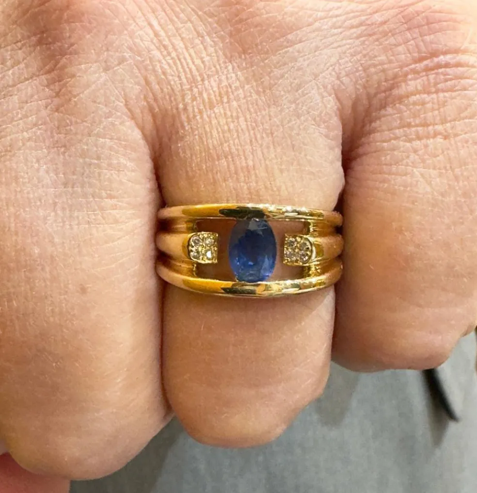 Bague or jaune saphir ovale et diamants
