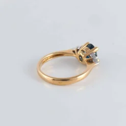 Bague or jaune Saphir épaulé Diamants