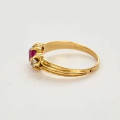 Bague or jaune, saphir rose et diamants