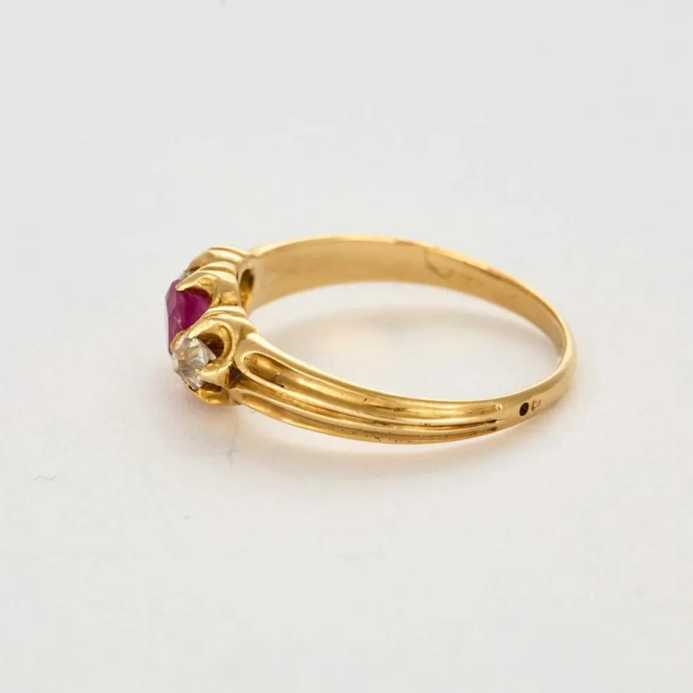 Bague or jaune, saphir rose et diamants