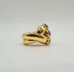 Bague or jaune saphir, rubis et émeraude