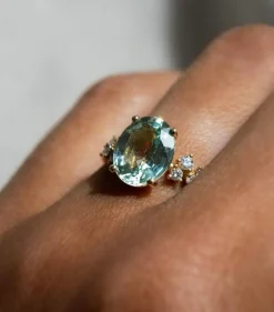 Bague or jaune saphir vert clair