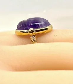 Bague or jaune, scarabée en améthyste mobile