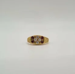 Bague or jaune sertie de diamants et rubis